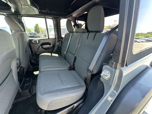 Used 2024 Jeep Wrangler Unlimited AWD/4WD image 31
