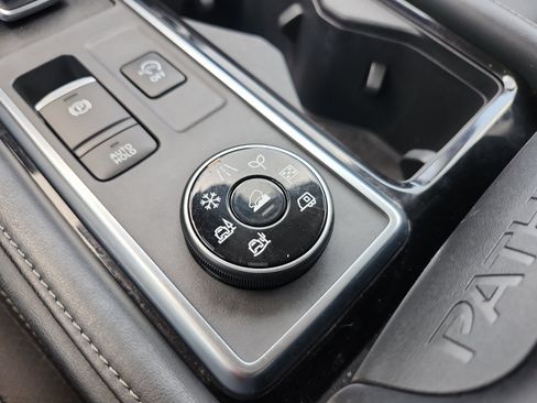 Used 2023 Nissan Pathfinder SL AWD/4WD image 26