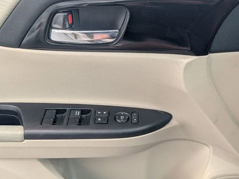 Used 2017 Honda Accord LX image 21