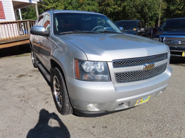 Used 2010 Chevrolet Avalanche LTZ AWD/4WD image 4