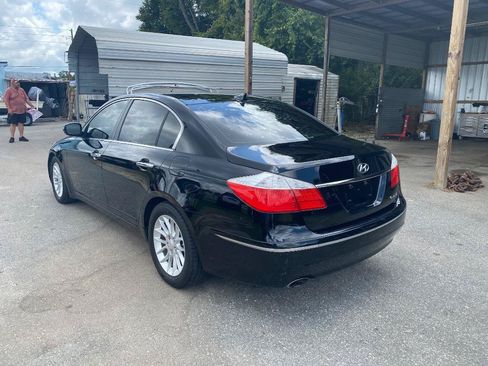Used 2011 Hyundai Genesis 3.8 RWD image 10