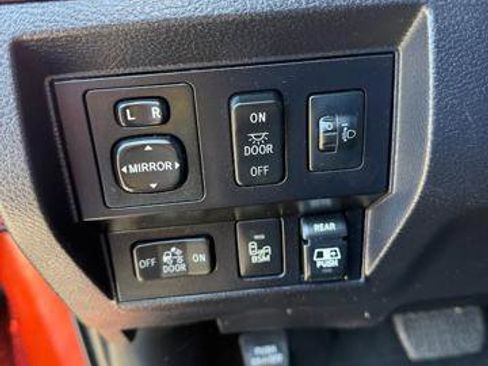 Used 2017 Toyota Tundra Limited image 22