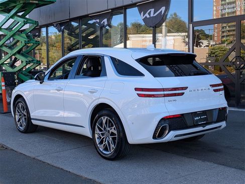 Used 2022 Genesis GV70 2.5T w/ Advanced Package image 10