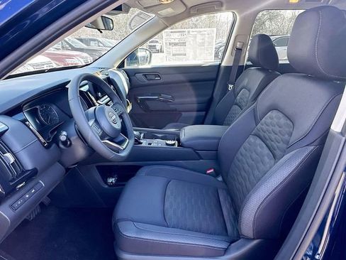 New 2025 Nissan Pathfinder SV image 9