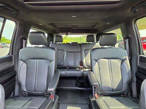 Used 2023 Jeep Wagoneer Series III w/ Premium Group I AWD/4WD image 31