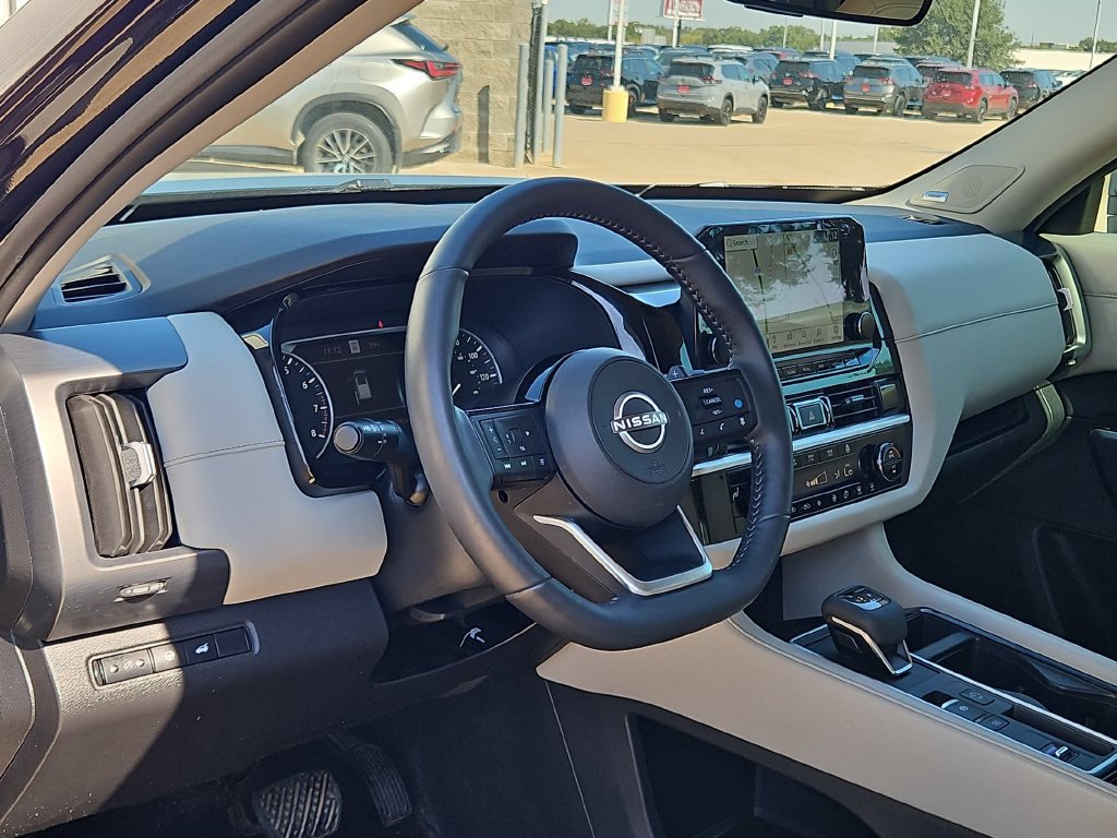 Used 2025 Nissan Pathfinder SL w/ SL Premium Package FWD image 13