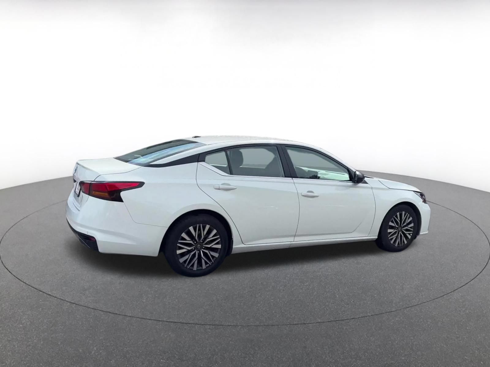 Used 2026 Nissan Altima 2.5 SV FWD image 13