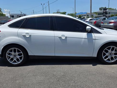 Used 2015 Ford Focus SE w/ Equipment Group 201A FWD image 4