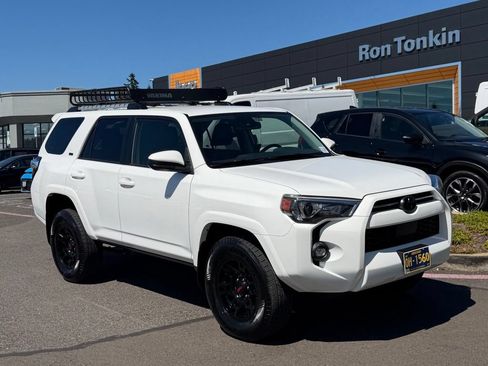 Used 2022 Toyota 4Runner SR5 AWD/4WD image 2