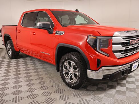 Used 2024 GMC Sierra 1500 SLE w/ Preferred Package image 1