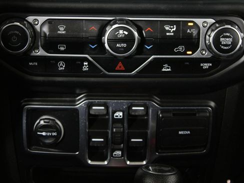 Used 2023 Jeep Wrangler Sahara image 17