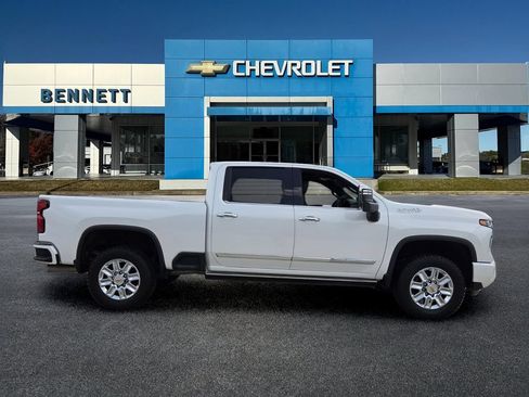 Used 2024 Chevrolet Silverado 2500 High Country w/ Z71 Off-Road Package AWD/4WD image 8