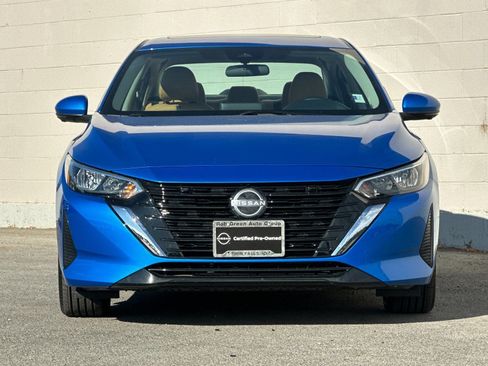 Used 2025 Nissan Sentra SV w/ SV Premium Package FWD image 8