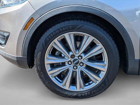 Used 2016 Lincoln MKX Reserve w/ Driver Assistance Package image 11