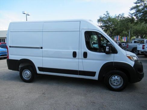 Used 2025 RAM ProMaster 2500 w/ Convenience Group FWD image 2