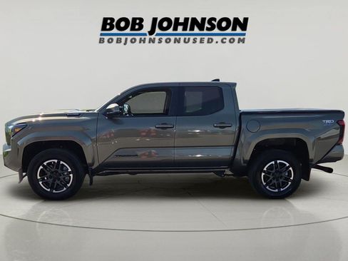 Used 2026 Toyota Tacoma TRD Sport w/ TRD Sport Upgrade Package AWD/4WD image 5