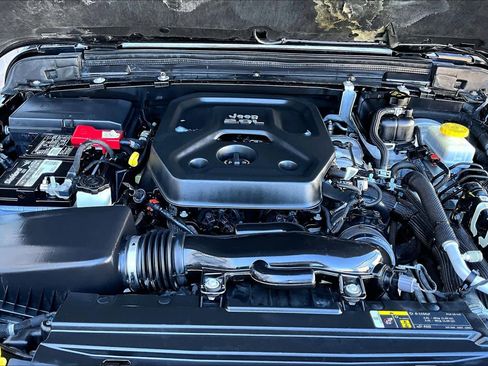 Used 2019 Jeep Wrangler Unlimited Sahara image 31