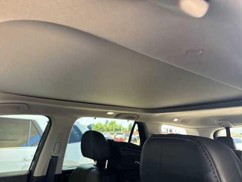 Used 2023 Honda Pilot Touring image 6