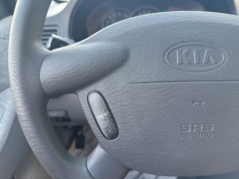 Used 2005 Kia Sedona EX image 18