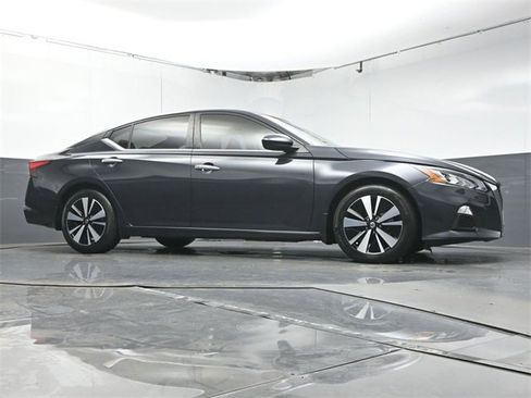 Used 2022 Nissan Altima 2.5 SV image 29