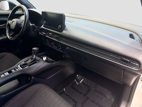 Used 2025 Honda HR-V Sport image 28
