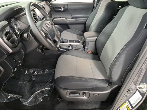 Used 2020 Toyota Tacoma TRD Off-Road image 19