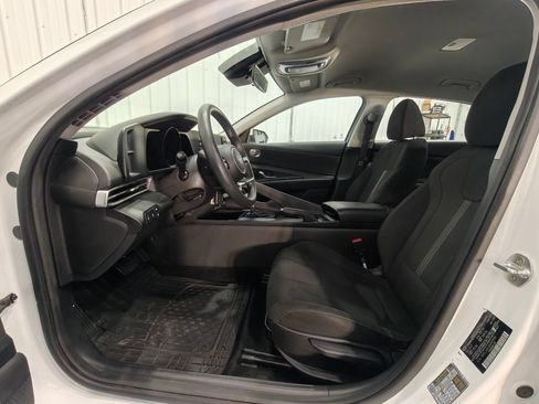 Used 2021 Hyundai Elantra SE FWD image 21