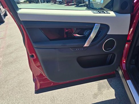 Used 2023 Land Rover Discovery Sport SE image 22