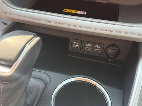 Used 2023 Toyota Highlander XLE AWD/4WD image 21