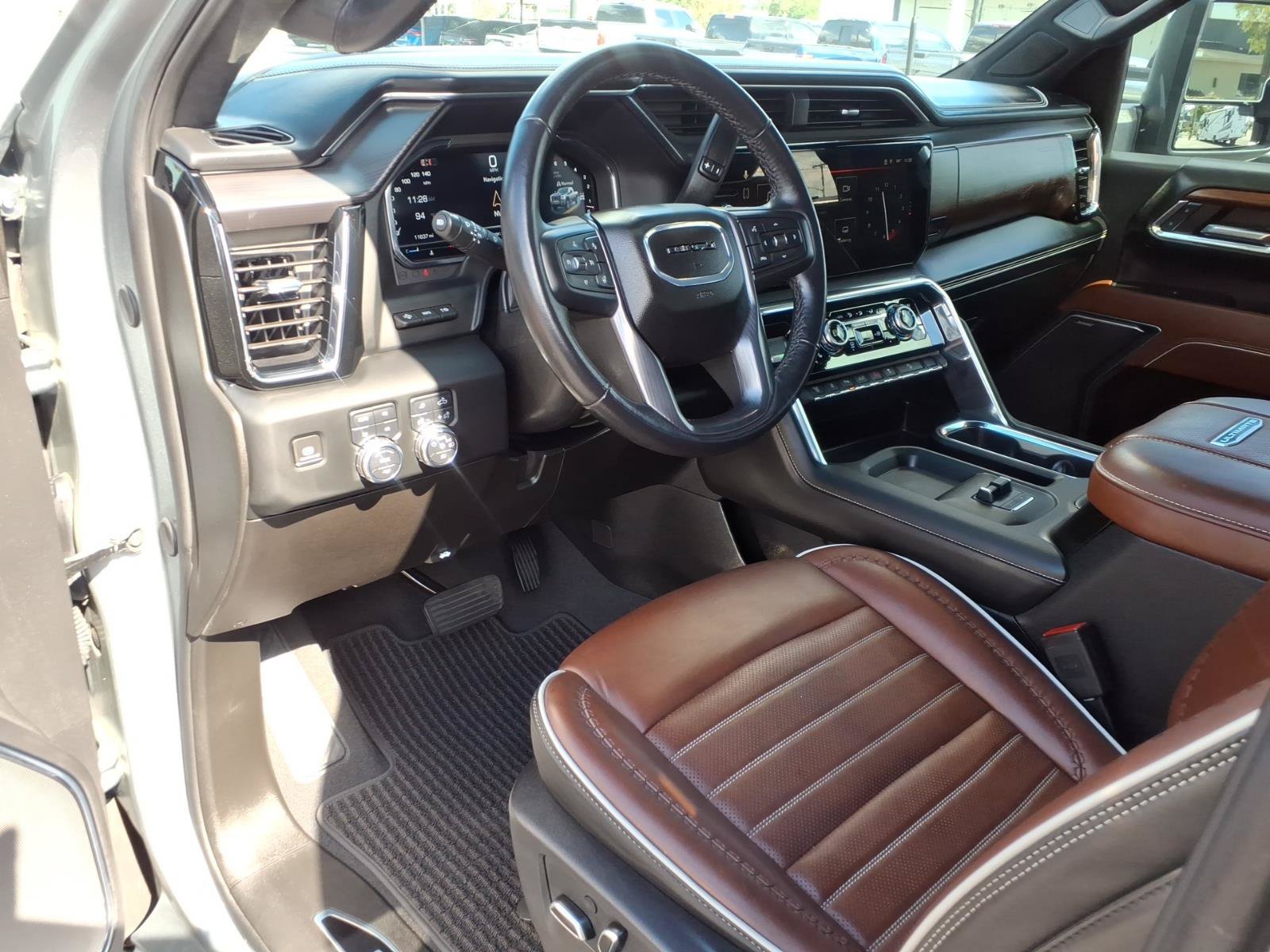 Used 2024 GMC Sierra 3500 Denali Ultimate AWD/4WD image 20