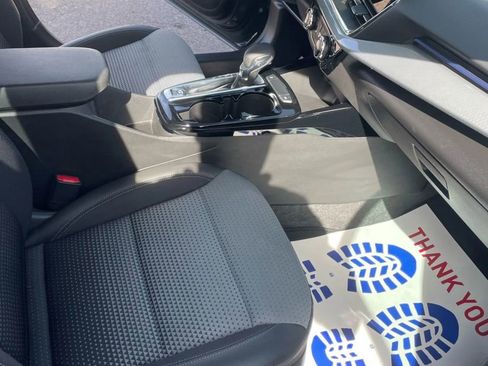 Used 2025 Chevrolet Trax LT image 9