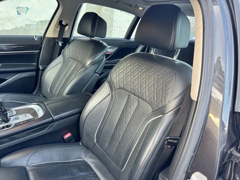 Used 2022 BMW 740i image 16