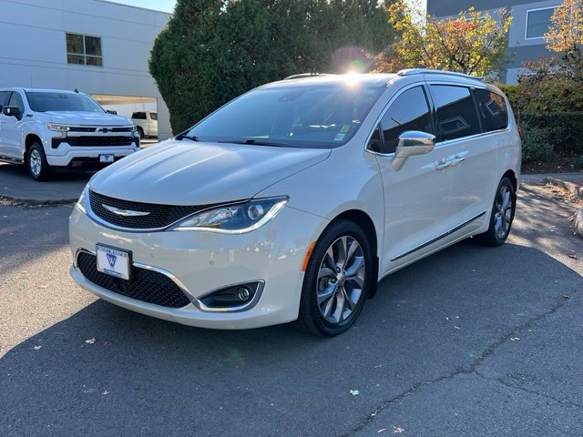 Used 2020 Chrysler Pacifica Limited FWD image 3