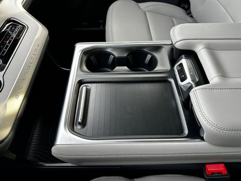 New 2026 Ford Expedition Active image 84