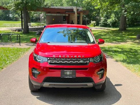Used 2019 Land Rover Discovery Sport SE AWD/4WD image 2