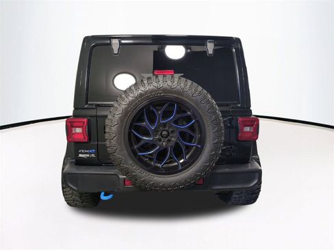 Used 2022 Jeep Wrangler Unlimited Sahara w/ Cold Weather Group image 6