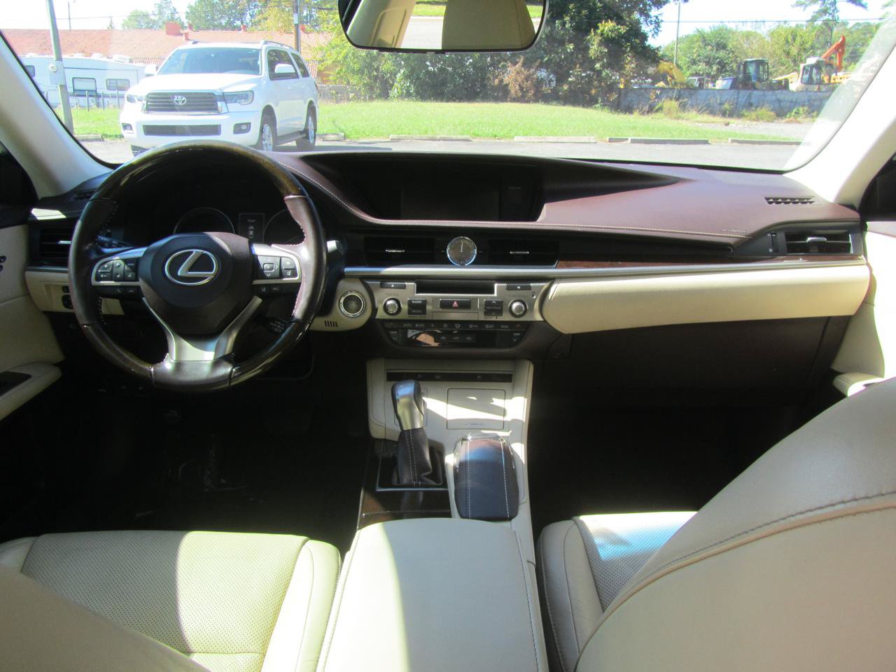 Used 2016 Lexus ES 350 w/ Luxury Package w/Wood Trim FWD image 13