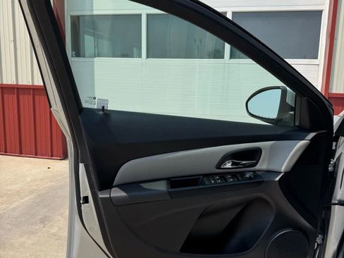 Used 2014 Chevrolet Cruze LT image 4