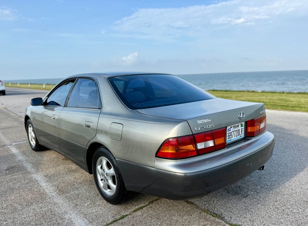 Used 1998 Lexus ES 330 w/ Leather Trim Pkg FWD image 7
