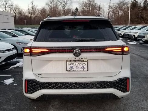 New 2026 Volkswagen Tiguan SE R-Line FWD image 4