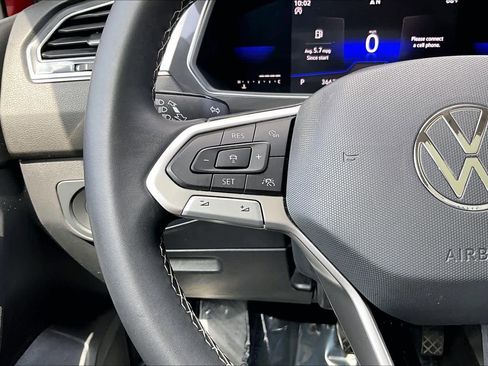 Certified 2023 Volkswagen Tiguan SE w/ Panoramic Sunroof Package image 24