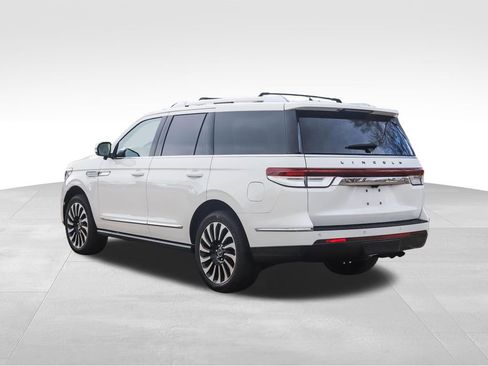 Used 2022 Lincoln Navigator Black Label image 3