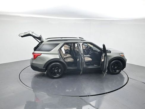 Used 2020 Ford Explorer XLT w/ Equipment Group 202A RWD image 47