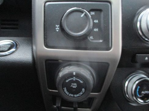 Used 2016 Ford F150 Platinum w/ Equipment Group 701A Luxury image 11