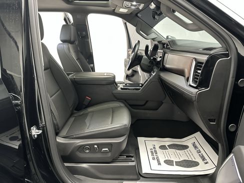 Used 2024 GMC Sierra 3500 Denali w/ Technology Package image 29