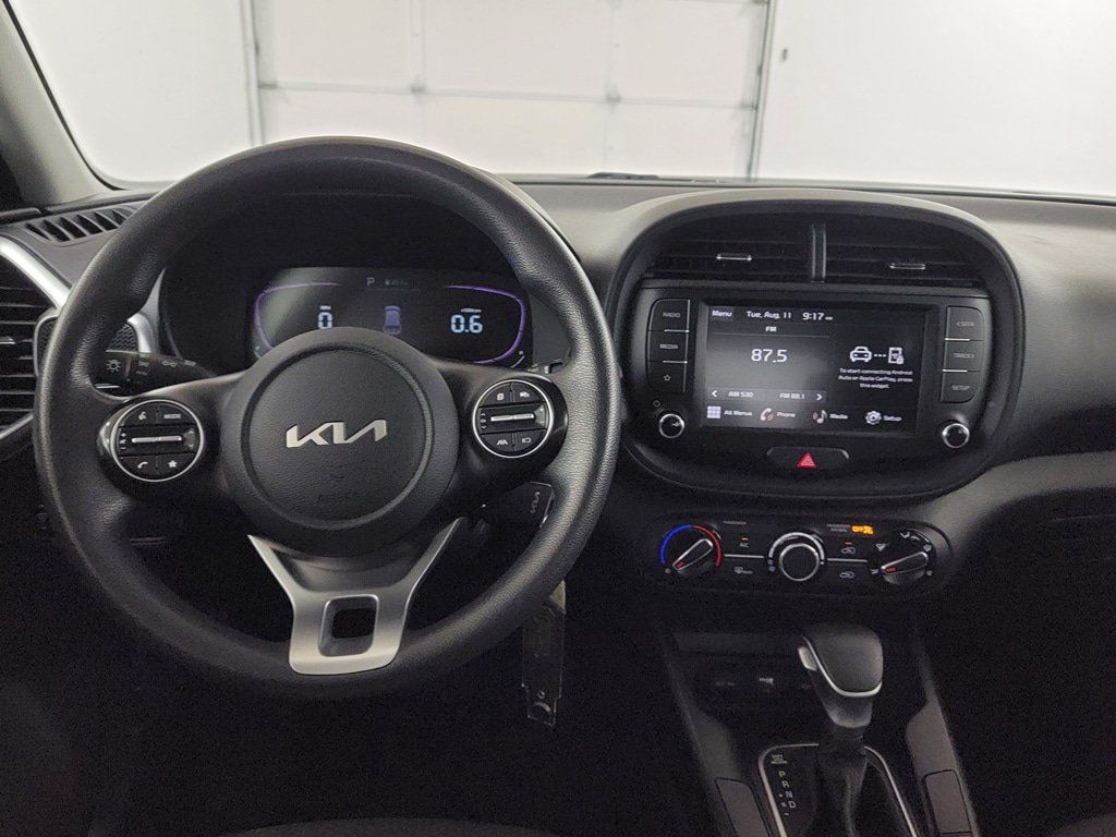 Used 2023 Kia Soul LX FWD image 12