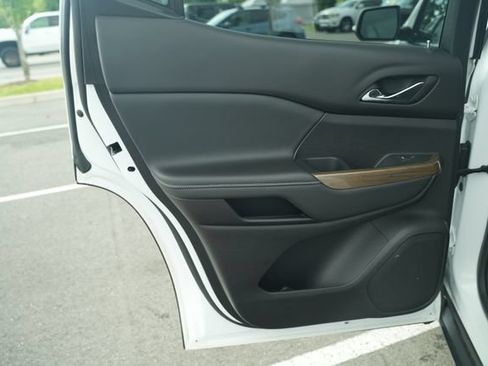 Used 2023 GMC Acadia SLE FWD image 16
