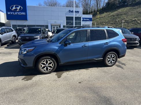 Used 2023 Subaru Forester Premium image 19