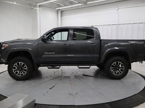 Used 2021 Toyota Tacoma TRD Sport image 9