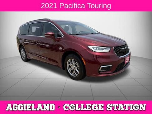 Used 2021 Chrysler Pacifica Touring w/ Cold Weather Group FWD image 1